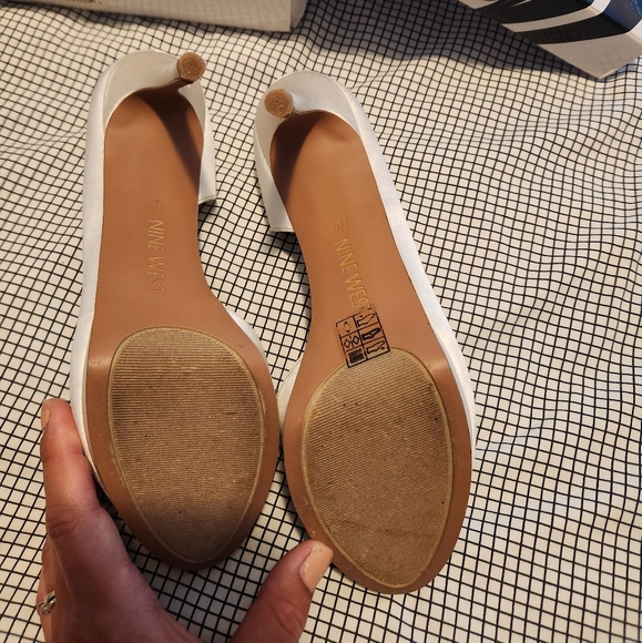 Nine west satin heels - Picture 4 of 5